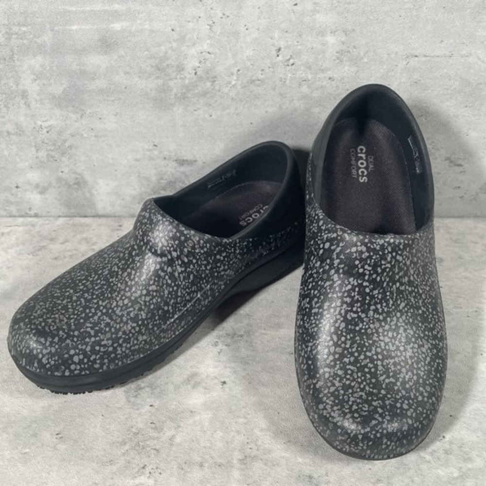 Crocs Neria Pro‎ II Womens Nurse Clog Black Paint Splatter Slip Resistant Sz 6